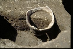 No.139 pot used as a coffin for a child Pictures
