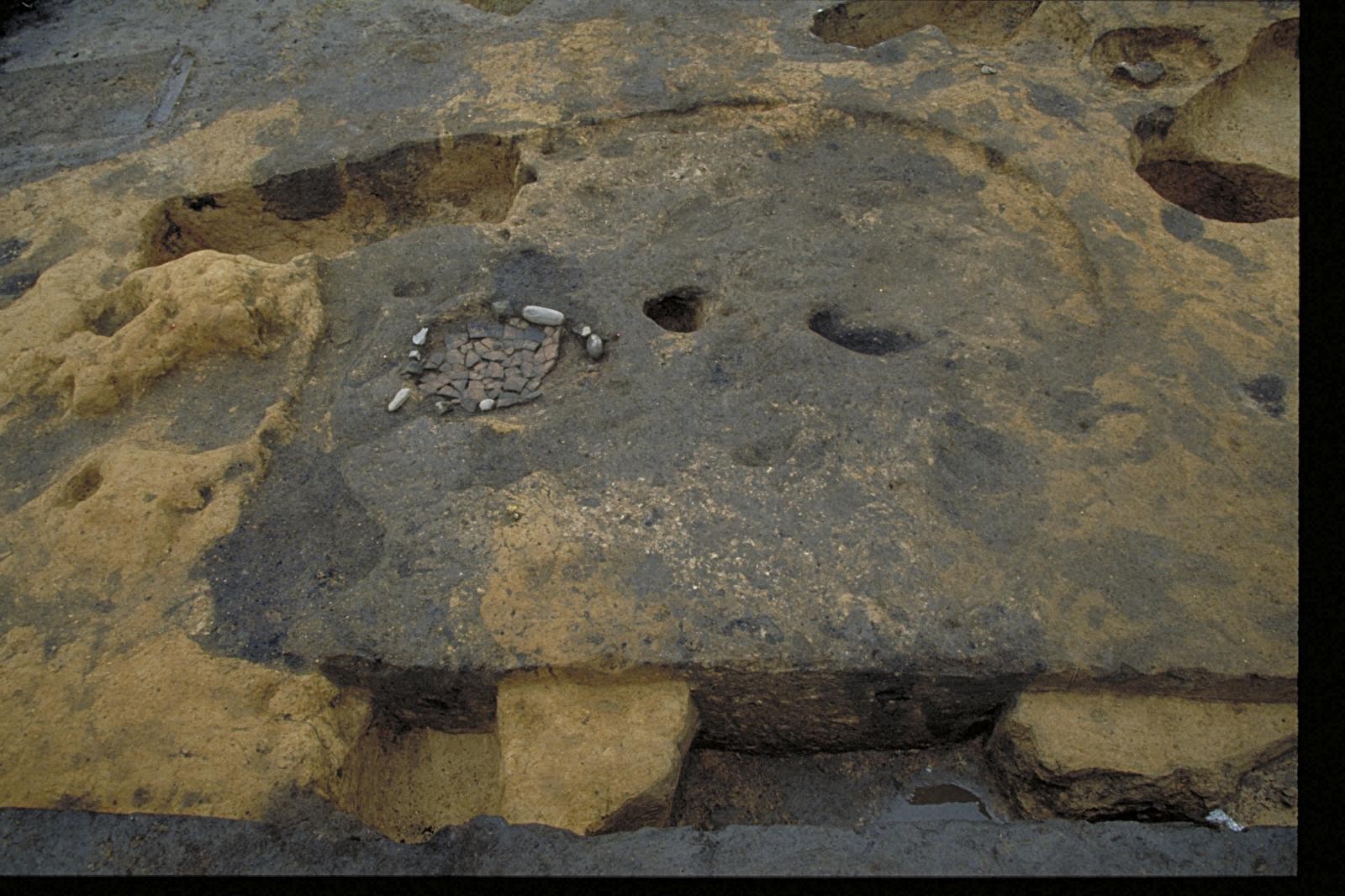 No.97 remains of pit-dwelling