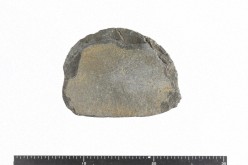 半円状扁平打製石器の写真